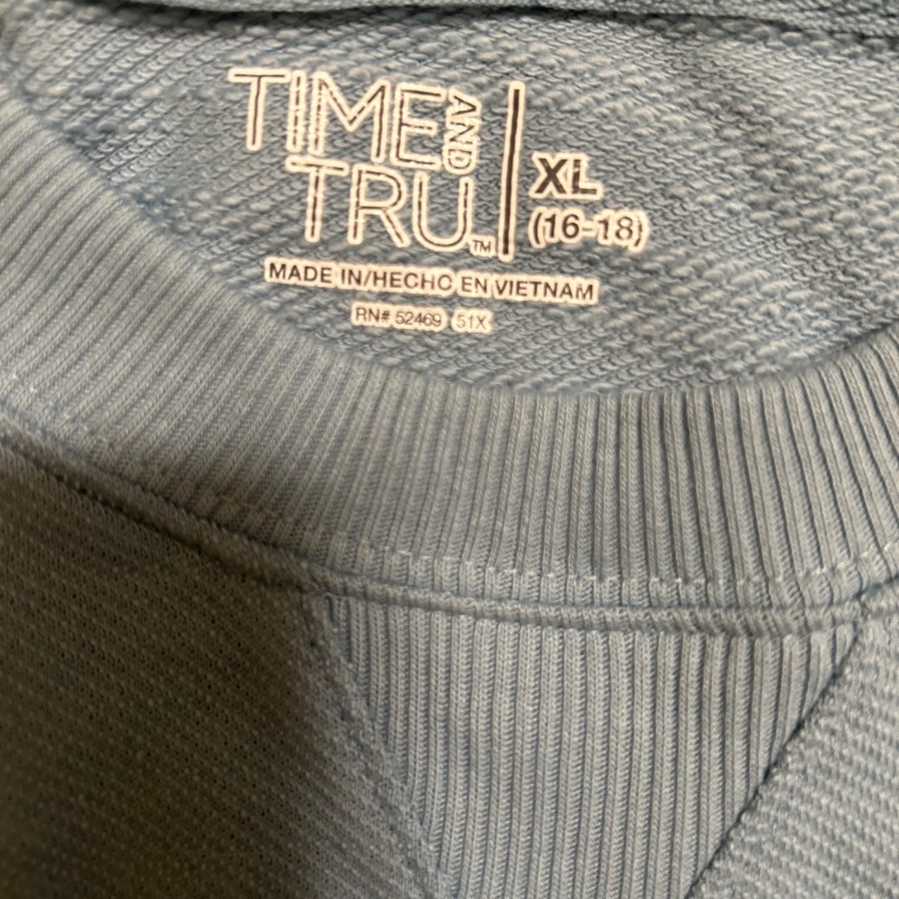 Time And Tru Cropped Sweater - Picture 2 of 2
